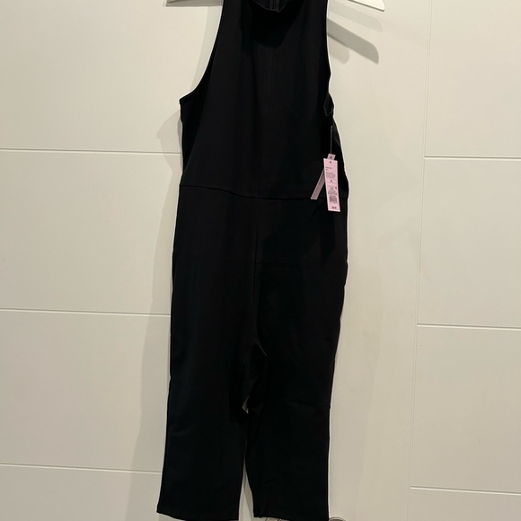Black Sleeveless Jumpsuit Capri Length - Picture 1 of 5